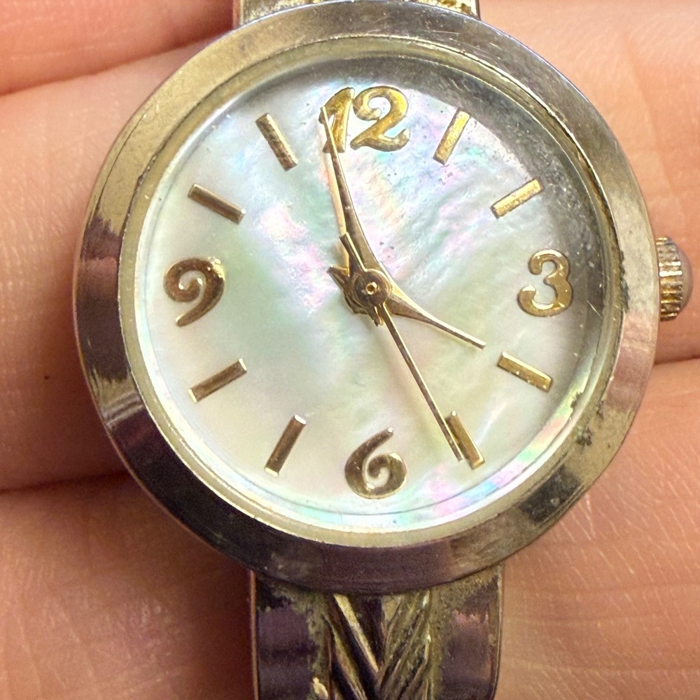 FMD Silver Tone Bangle Watch Mother of Pearl Dial‎ Chevron Textured WORKS